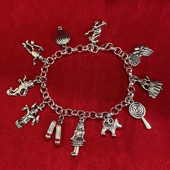 Wizard Of Oz Charm Bracelet - Picture 2 of 5